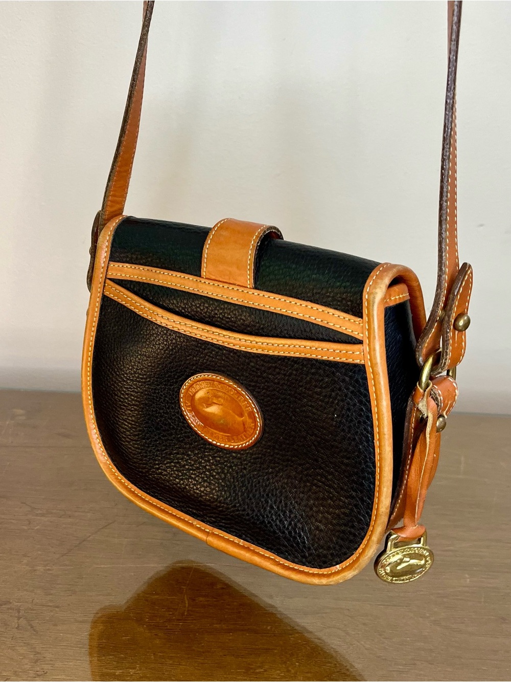 Vintage Dooney & Bourke Pebbled Leather Equestrian Crossbody Bag Black/Brown - Picture 5 of 17